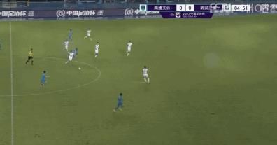 好奇心很重的美女