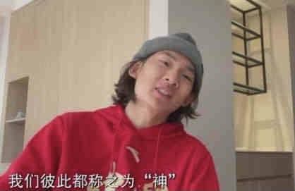 女班长洗澡让我随便摸她的胸