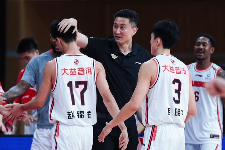 快步是漂亮女人
